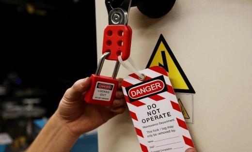 Sinalização eficaz no LOTO: detalhe que protege vidas e otimiza a produtividade